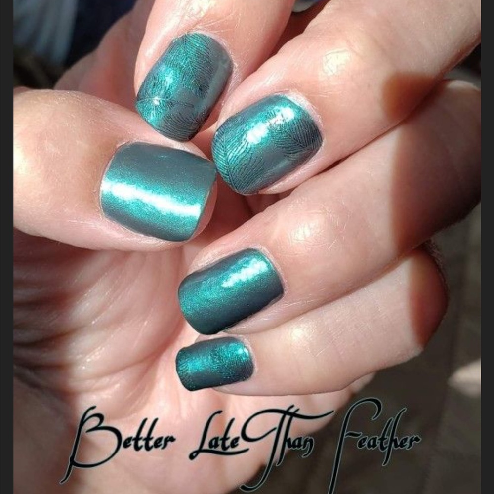 *Retired* Color Street: Better Late Than Feather | Emerald Green Jewel Fall